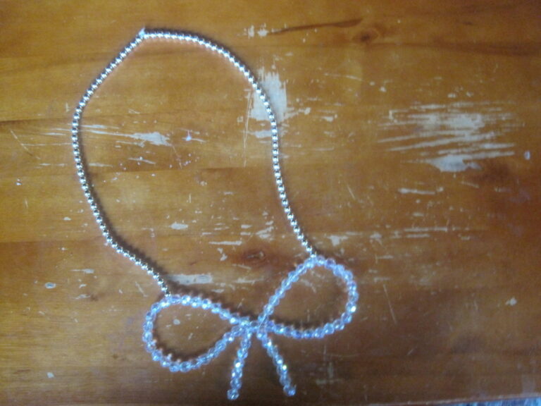 How to Make a Bow With Beads